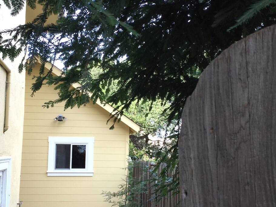 The cottage studio is situated behind a well maintained triplex.