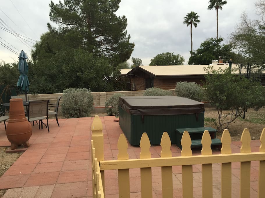 jacuzzi side /back yard