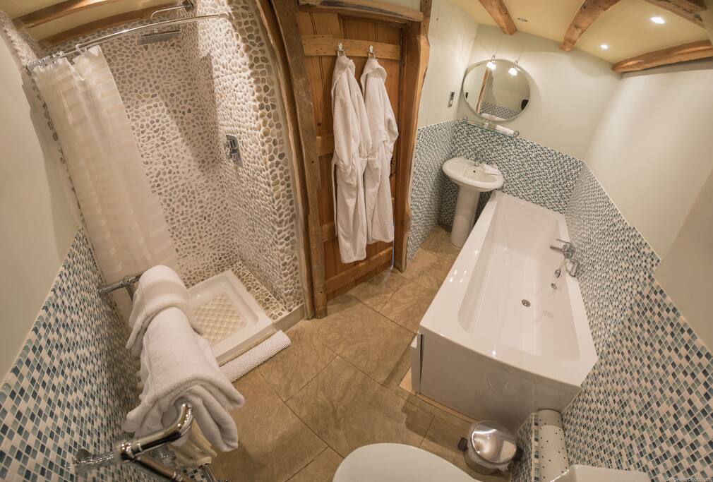 Laxton Bathroom