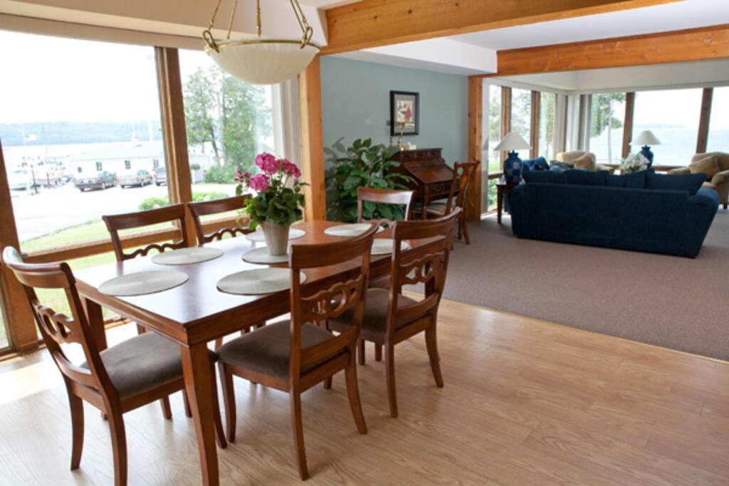 Dining and livingroom