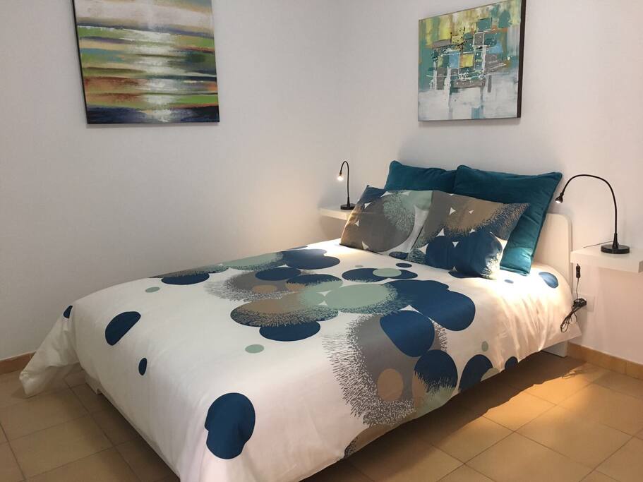 Habitación con balcón - Bedroom with balcony