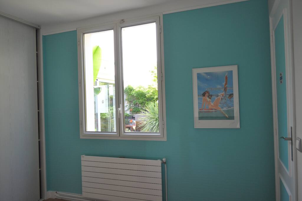 Vue sur jardin depuis la chambre