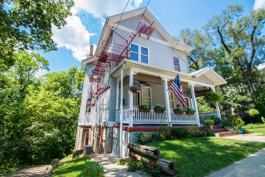 MNM BNB Built 1875