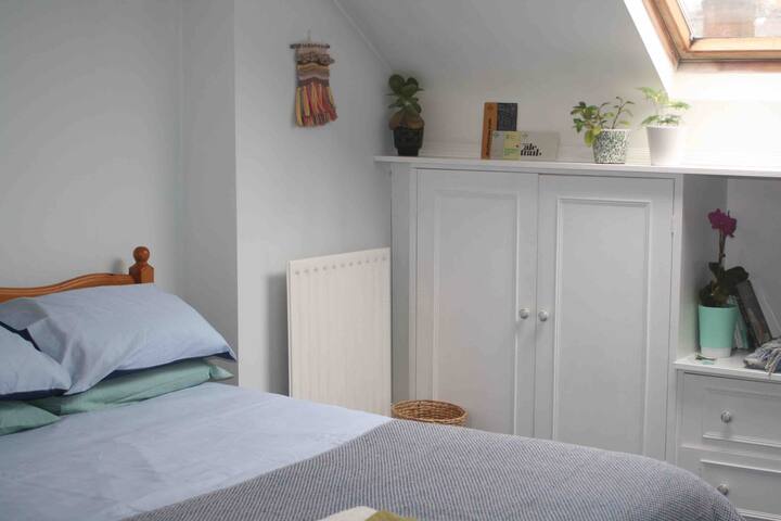 Double En-Suite Room in Eco Friendly Cat House