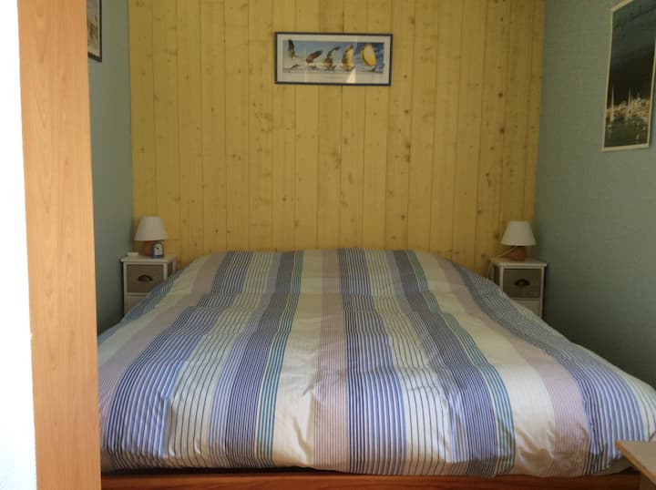 Საძინებელი 2 ორადგილიანი საწოლით