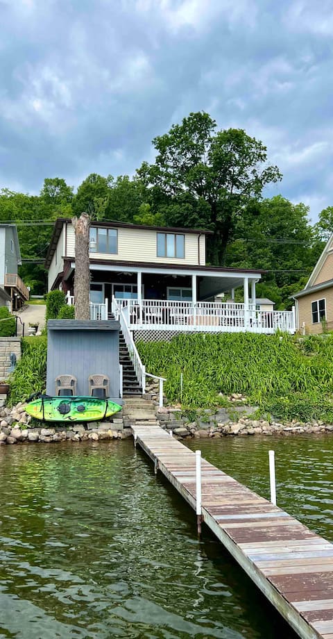Relaxing Lake House Getaway w/ Amazing Decks/Views