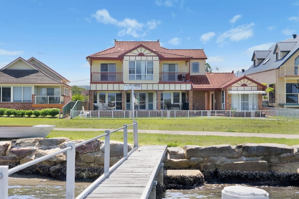 Front facade/jetty