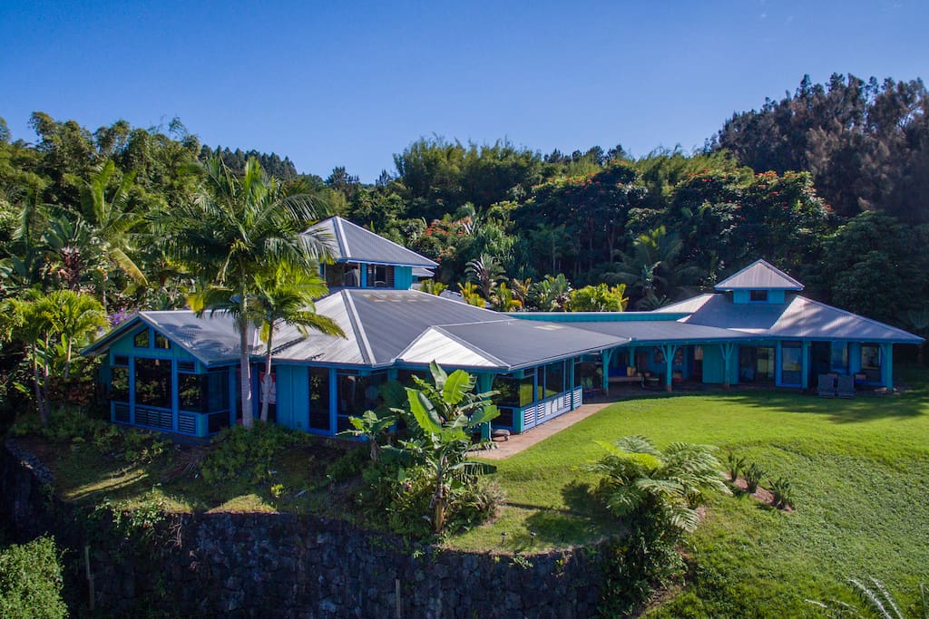 On the Cliffs of Waipio - Incredible Home overlooking Waipio Beach.