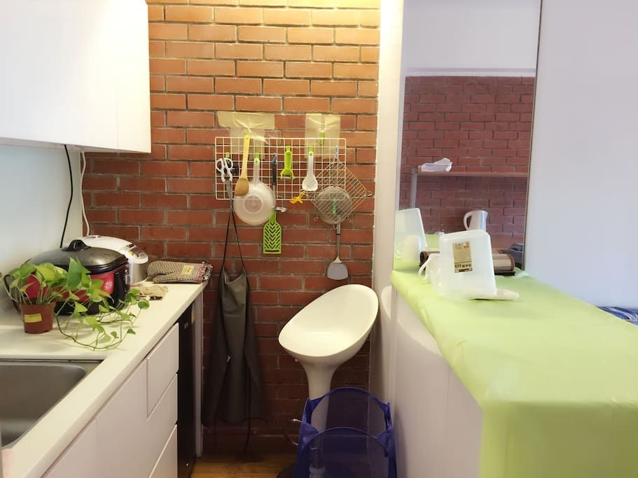 Cute kitchen area, have fun and feel free to make a home-made dinner!!