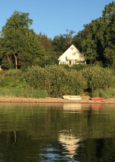 Direct Beach-acces, unique & authentic summerhouse