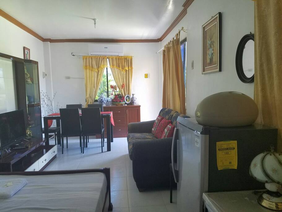 living room with flat screen tv and dining area