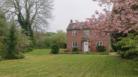 Delightful 3 bedroom cottage with stunning vistas