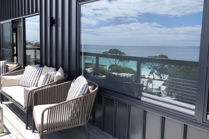 MOONRISE BINALONG BAY Stunning views – Brand New gallery image 4