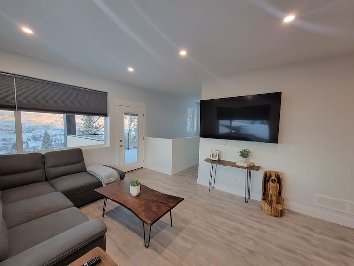 Lake View Modern House - Vernon