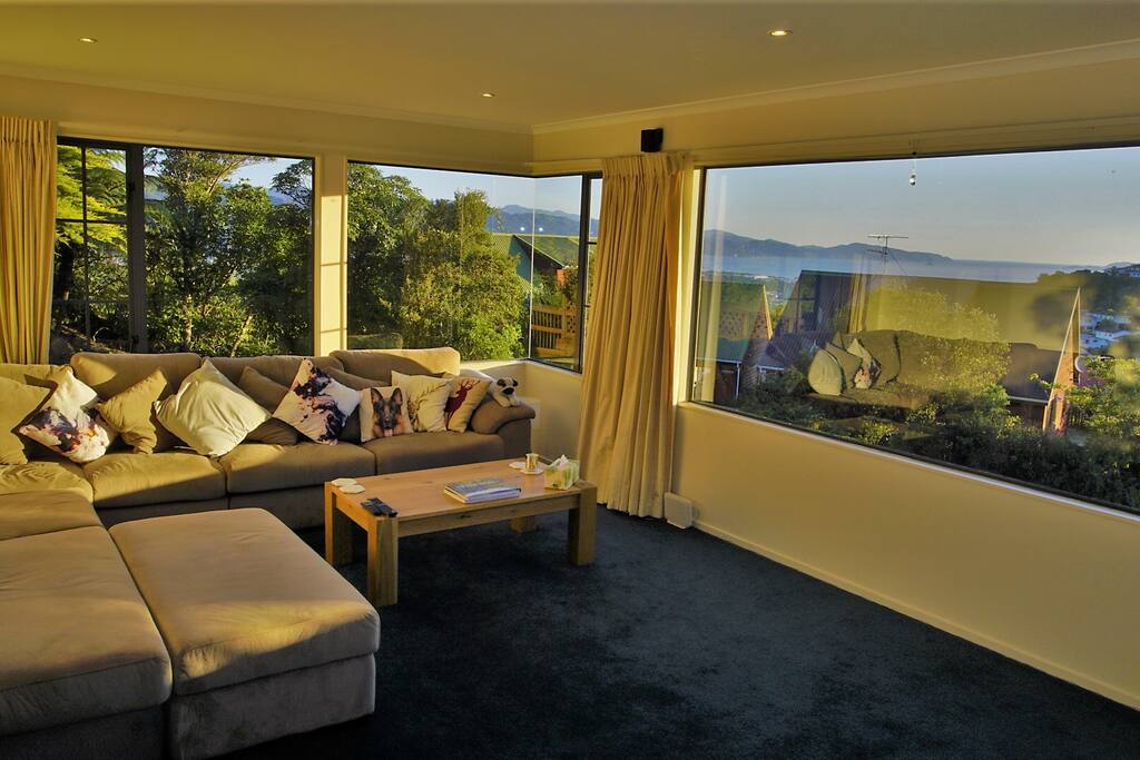 Lounge room with pull out double sofa-bed