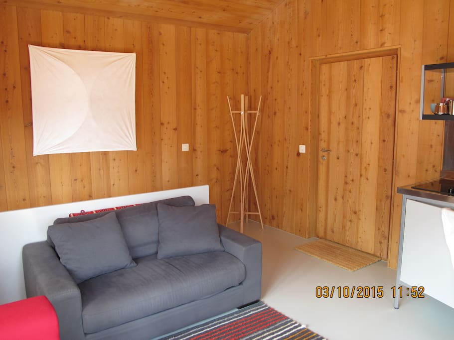Coin salon joli cachet belle vue