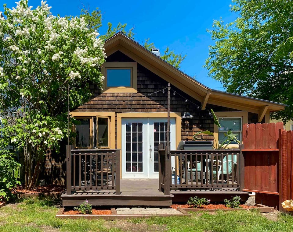 Cozy Burlington Getaway w/ Private Deck & Yard — foto 1