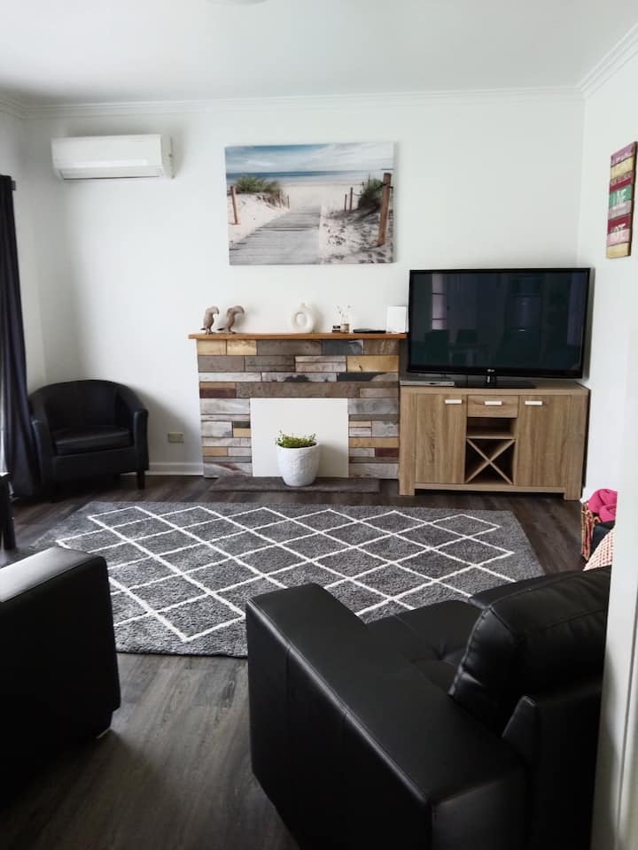 Timboon  Retreat  Newly Renovated
Sleeps 7 - Timboon