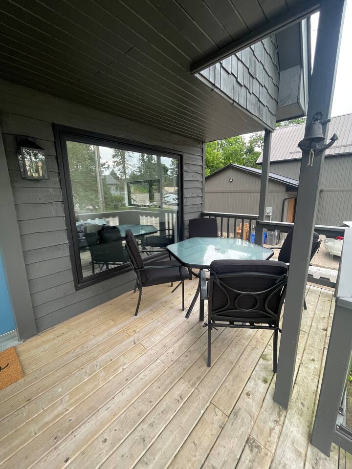 Hillside Hideaway in the Heart of Port Stanley