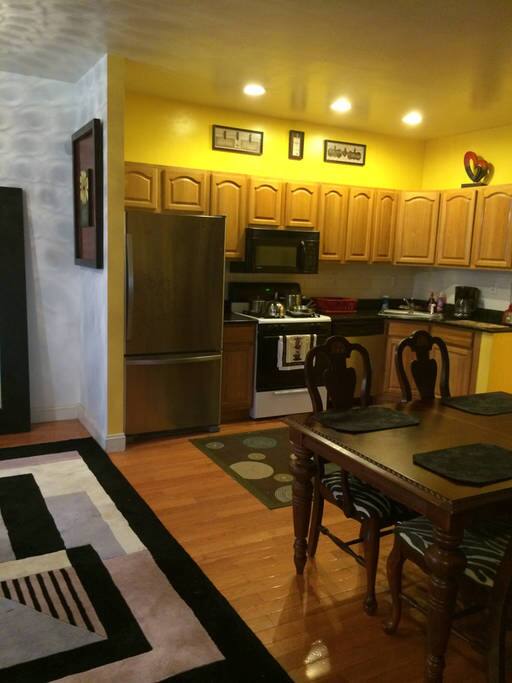 Open plan kitchen & dining area