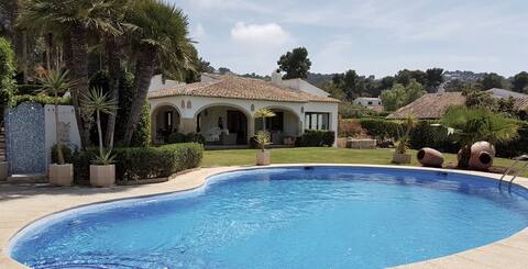 Atmospheric villa Bohemian style topligging Javea