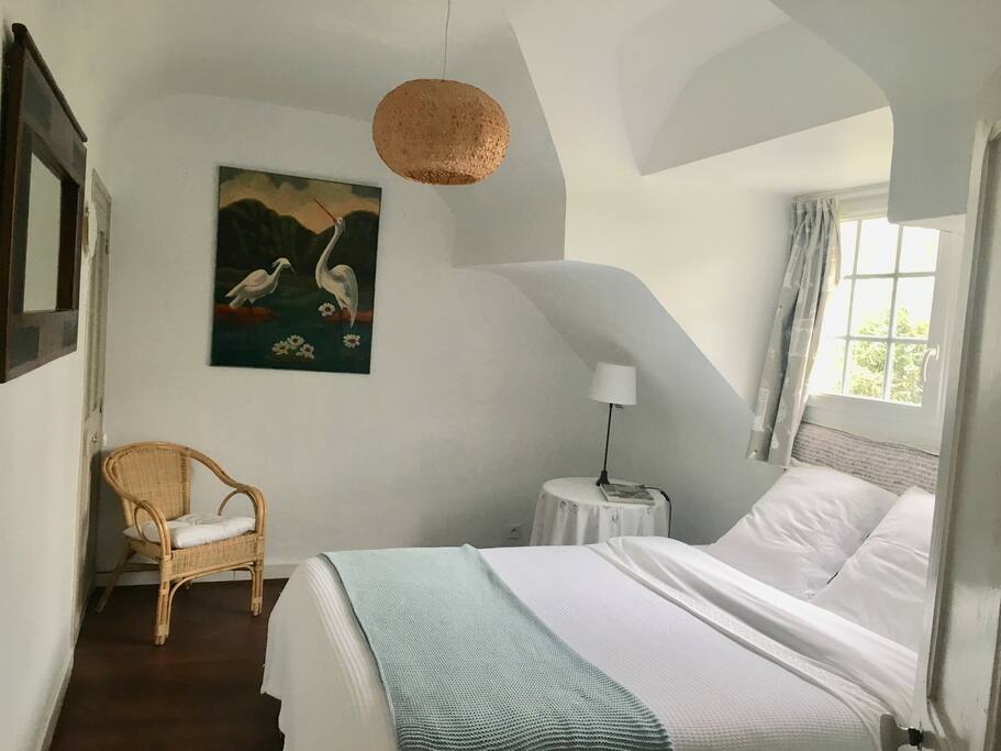 Queen size bed en - suite shower room
