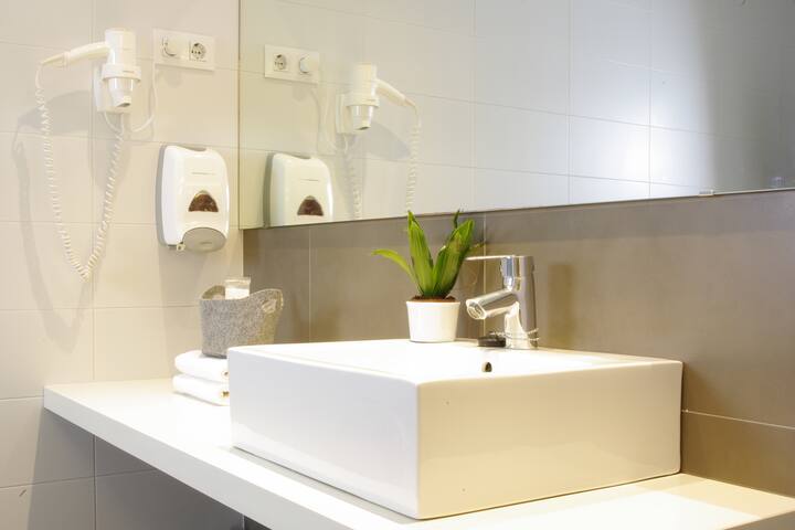 Three Bedroom Duplex Apartment From Steps Subway Station in BCN Center gallery image 4