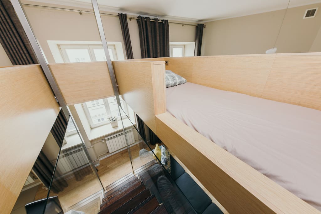 dwa pojedyńcze łóżka na antresoli/ two single beds