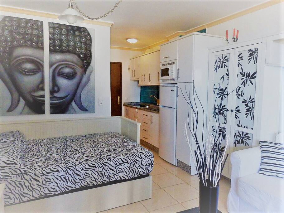 Budha deco y cama de matrimonio