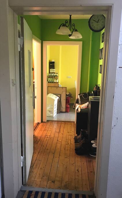 Wohnungseingang mit Flur