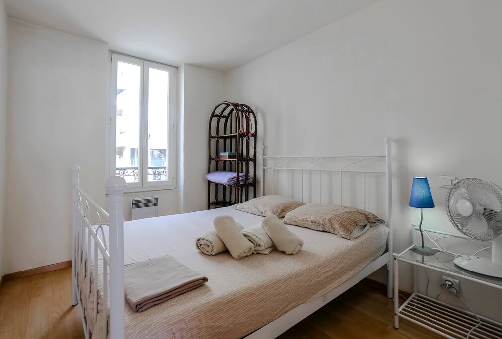 Bed room