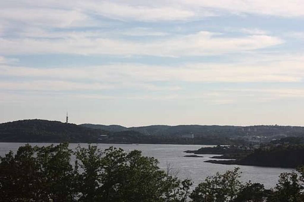 Utsikt fra uteplass, mot Odderøya.