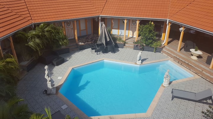 chambre d'hôtes avec petit déj et piscine privée