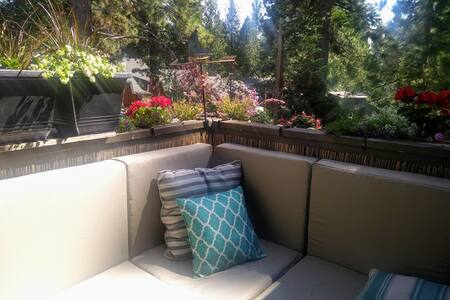 B & B private bath suite | walk to Lake, town, ski