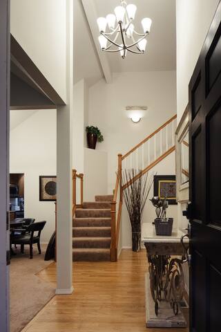 Large Private Home – King Bed gallery image 4