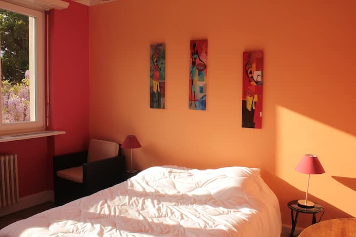 2 ° camera da letto che si affaccia sul giardino