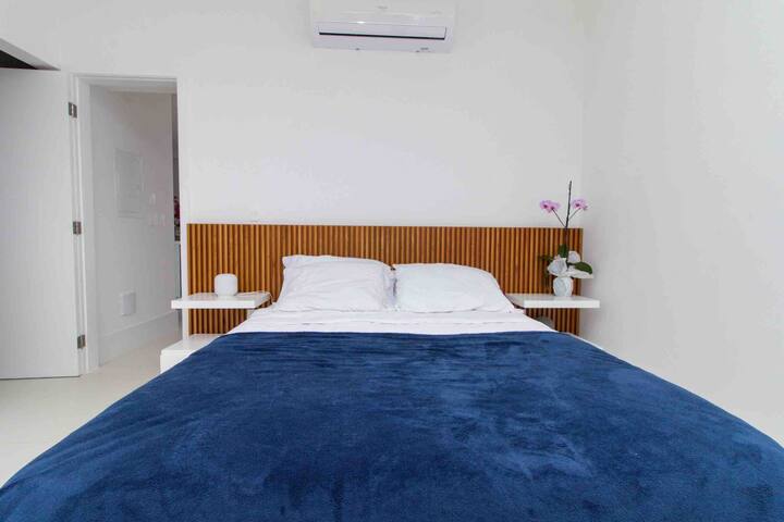 Lovely 3-bedroom penthouse on the beach with pool gallery image 5