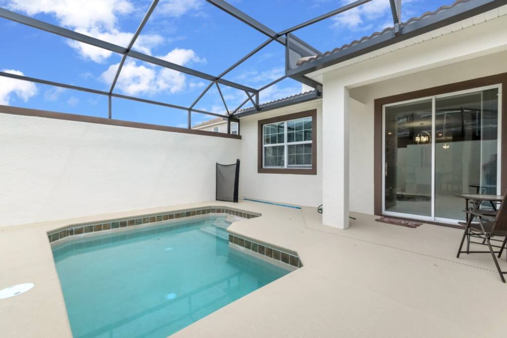 Here you can see the pool you can enjoy during your stay!