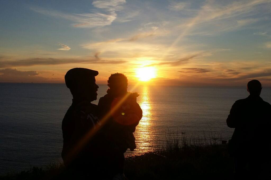 Magnifique couche du soleil à etretat