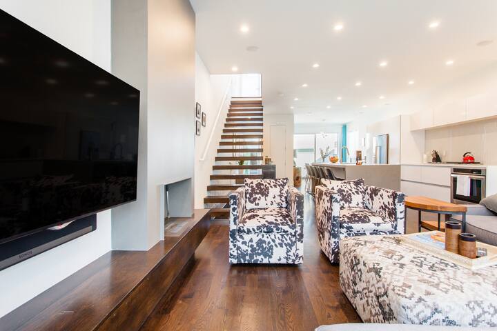 *Custom LoHi Retreat* | Theater | Hot Tub | Views gallery image 4