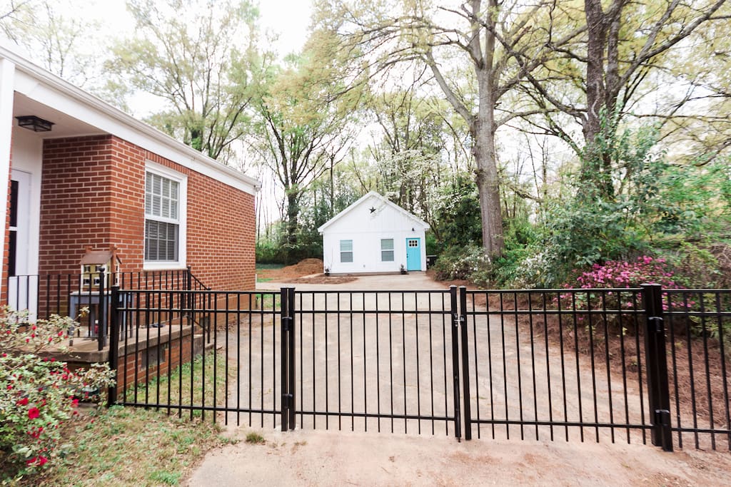 Our 1BR/1BA guest hideaway is tucked away in our fenced backyard - the entrance is private and completely separate from the main residence.