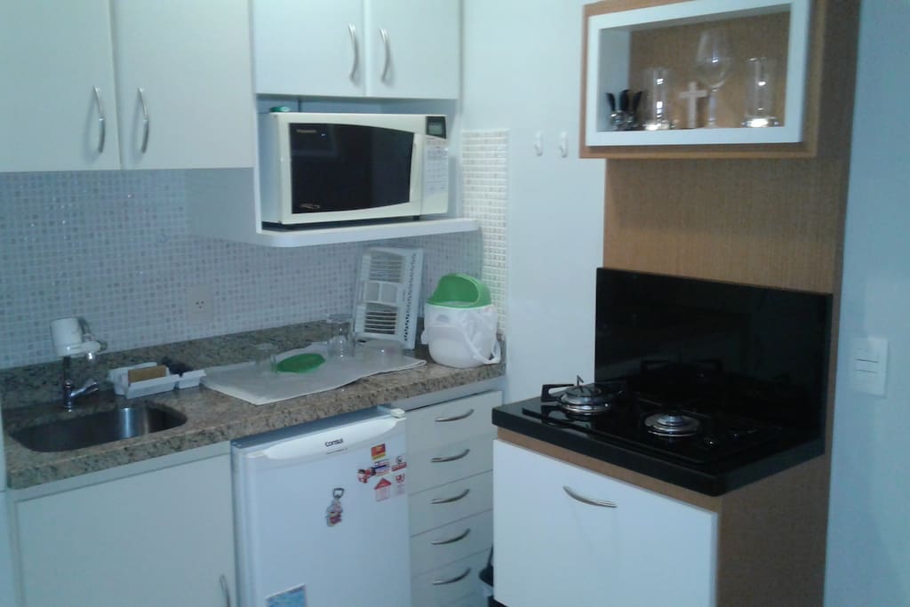 Cozinha com Frigobar, Microondas, Fogão