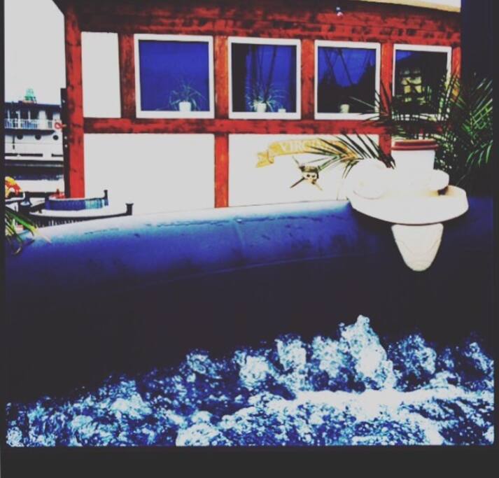 Uppvärmd bubbelpool upp till 42grader celsius