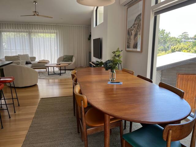 Coastal Retreat Close To Beach, Shops & Tree Tops gallery image 3