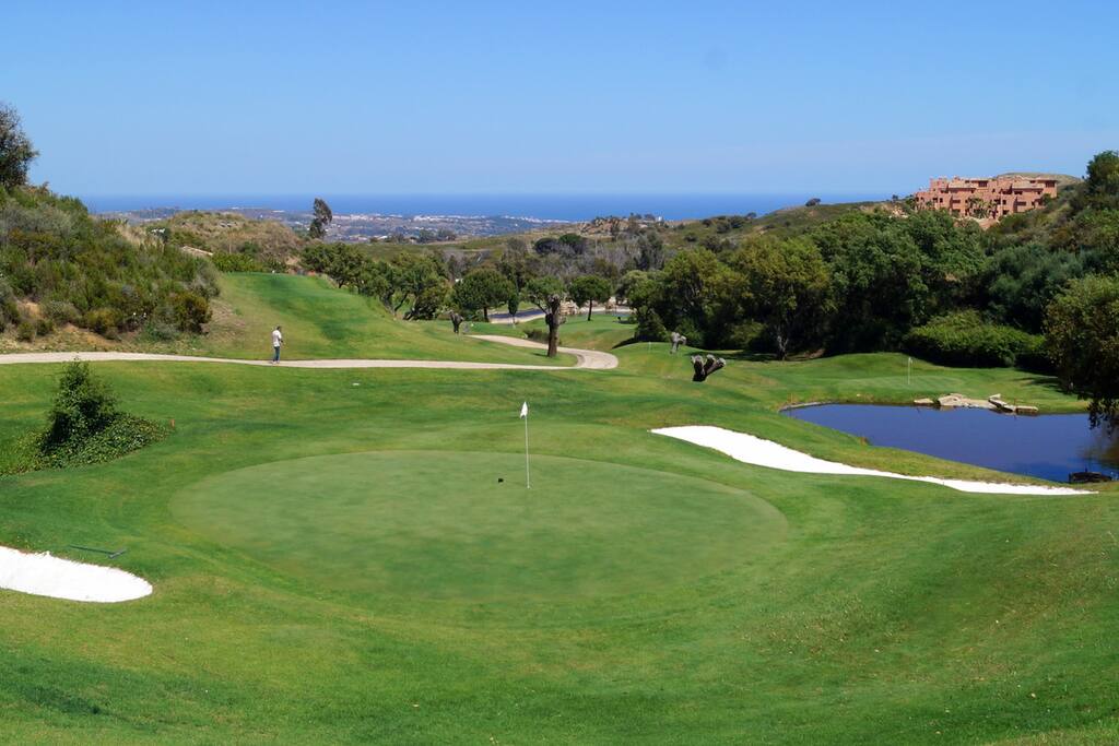 Complimentary golf course access (Par 3)