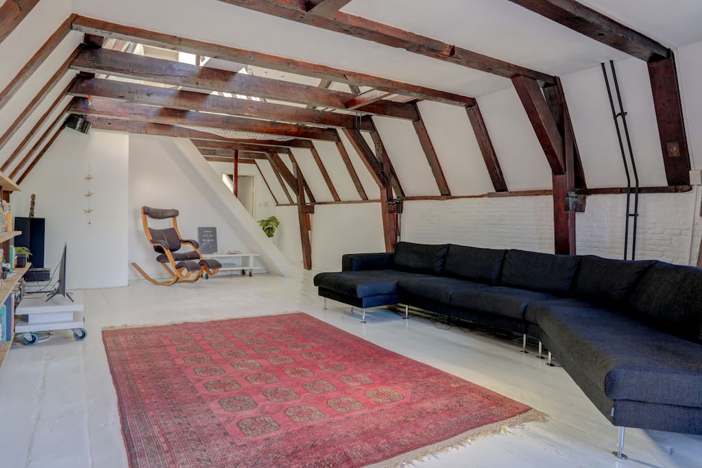 spaceous livingroom
