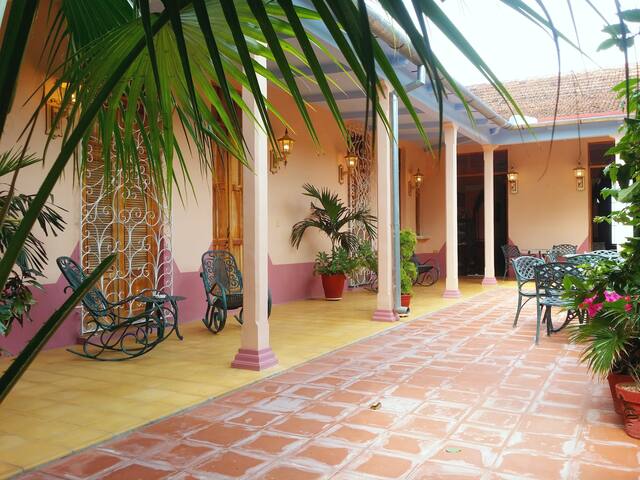 HOSTAL  CASA RICHARD    SALMON  ROOM