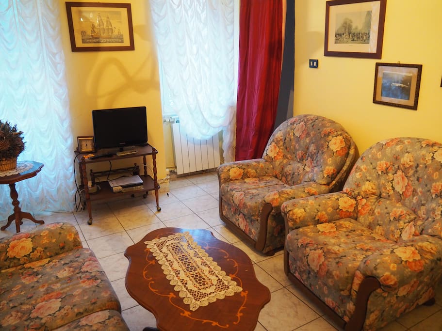 Salotto con caminetto (Livingroom with chimney)