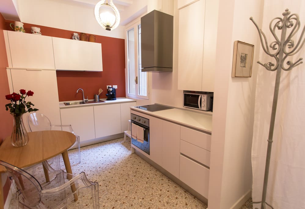 Cucina completamente attrezzata
*
Fully equipped kitchen