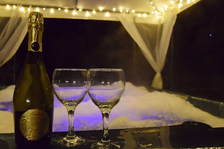 Cosy 1 bedroom lodge in the welsh country side.